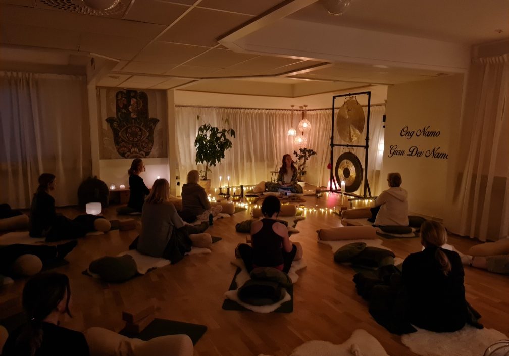 Lottas yogaklass Lottas yogaklass